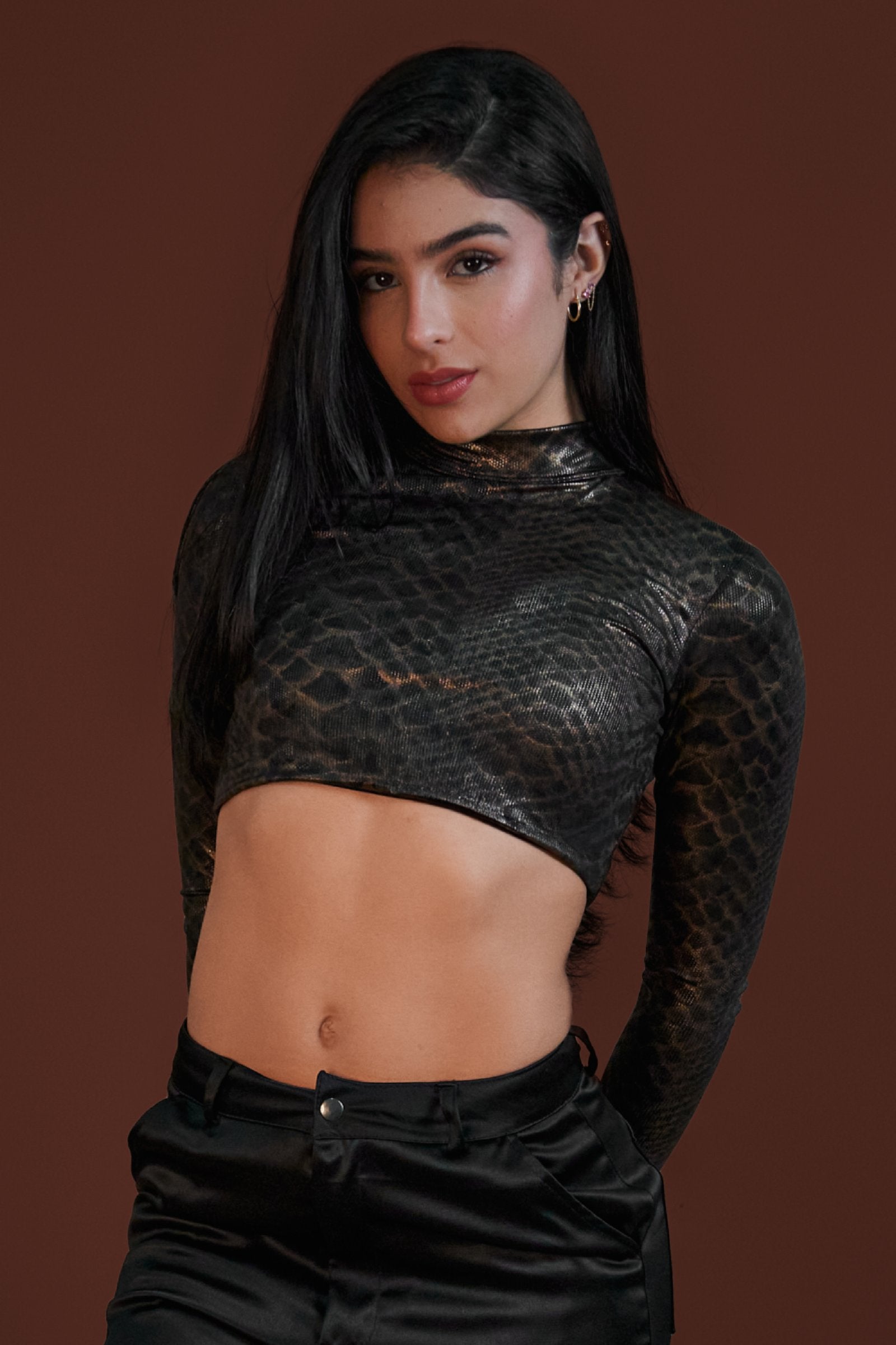 Snake print fashion crop top, fashionable women's snake skin print top, stylish snake pattern clothing, trendy animal print top for women, chic snake print fashion statement.