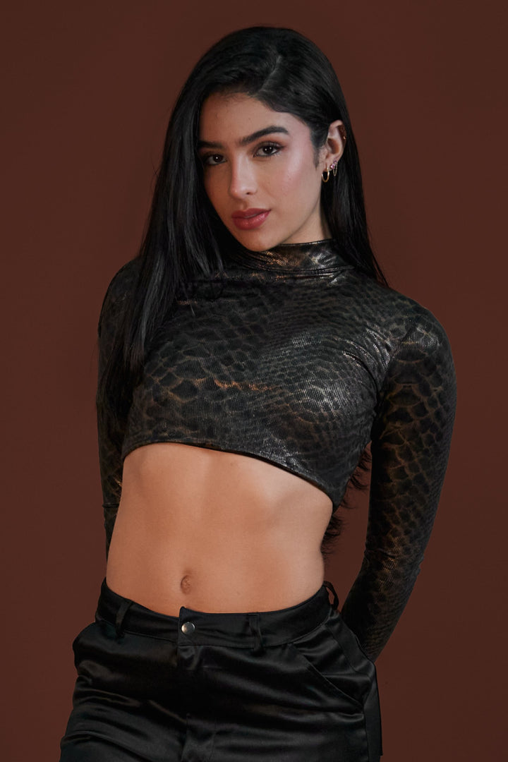 Snake print fashion crop top, fashionable women's snake skin print top, stylish snake pattern clothing, trendy animal print top for women, chic snake print fashion statement.
